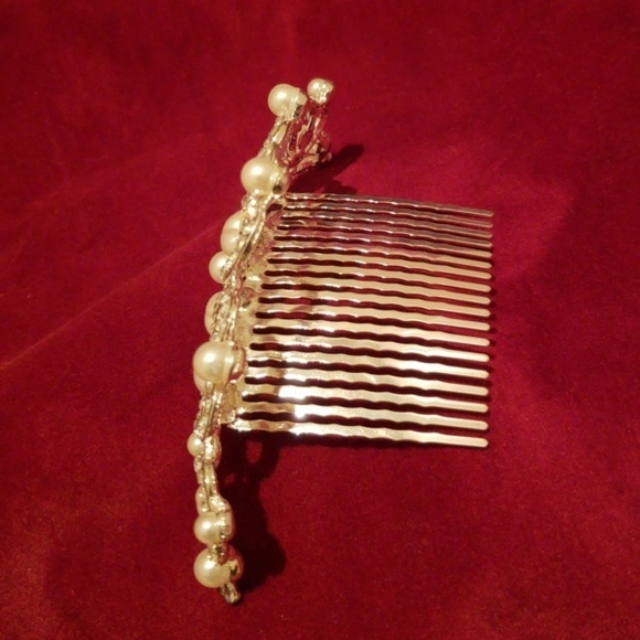 Tiara Crystal and Faux Pearl Adorned Hair Comb - Picture 2 of 3